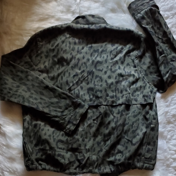 Cheetah 🐆 Utility Jacket - Picture 4 of 8